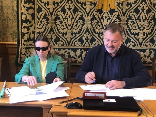 Virginia Carcedo y Darío Dolz en el momento de la firma del convenio 