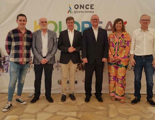 Foto de familia de las autoridades