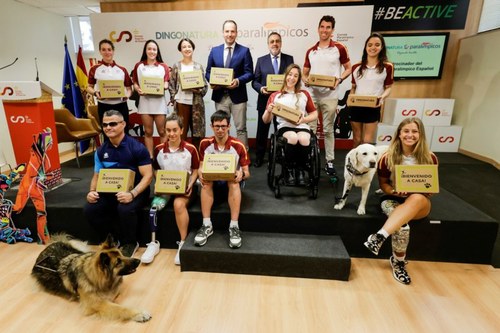 Foto de familia de la adhesión de Dingonatura al Plan ADOP