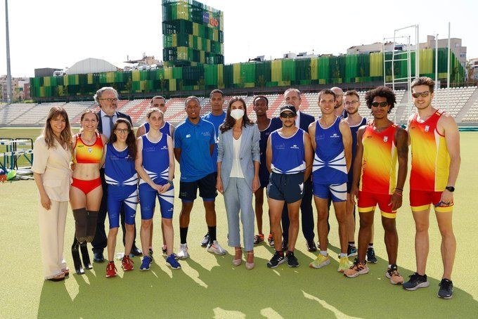 La reina con deportistas paralímpicos en el estadio Vallehermoso de Madrid 