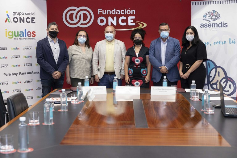 Foto de familia de todos los responsables institucionales promotores del congreso