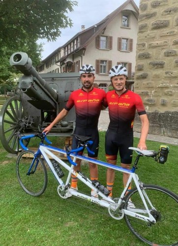 Pérez y Riaño junto a su tandem en Suiza