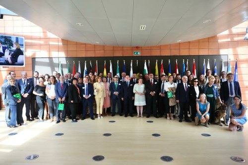 Foto de familia de toda la delegación