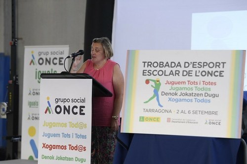 Imelda Fernández durante la inauguración del encuentro deportivo