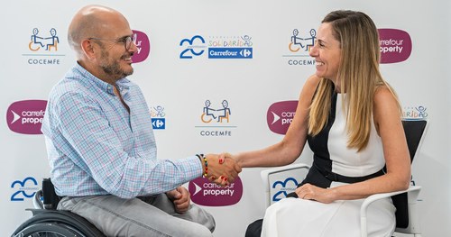 Anxo Queruga, presidente de COCEMFE, y Lola Bañón, directora de Carrefour Property