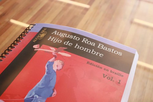 Portada de unos de los libros donados