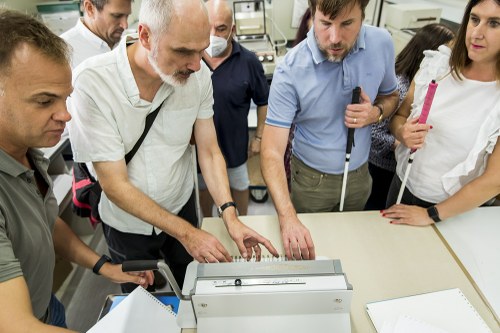 El grupo de trabajo braille de la EBU durante su visita al SBO