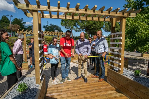 Momento de la inauguración del  nuevo jardín de Parla