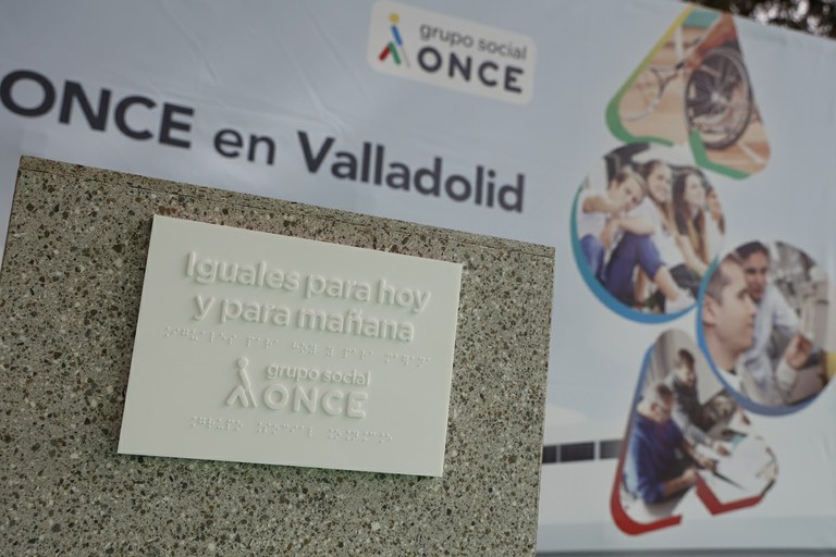 Primer plano de la primera piedra 