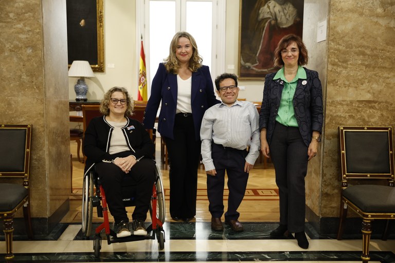 De izda. a dcha., Marta Valencia, Cristina Ayala, Jesús Martín Blanco y la directora del CERMI, Pilar Villarino
