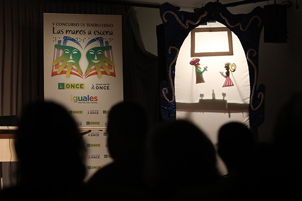 Cartel y sombras chinescas 