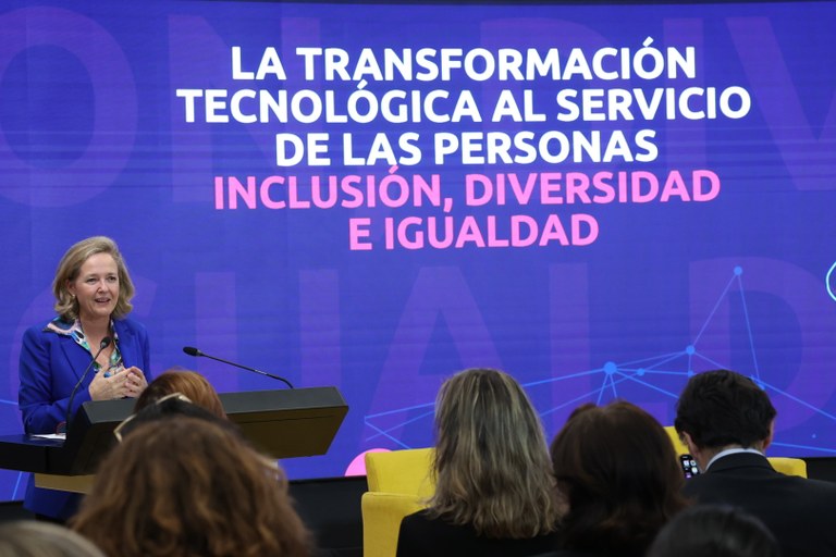 Momento de la clausura por Nadia Calviño