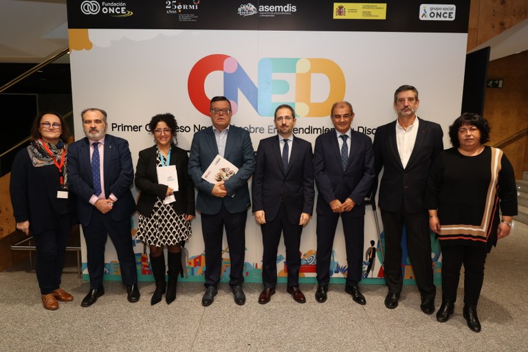 Foto de familia de las principales entidades organizadoras y participantes en el congreso