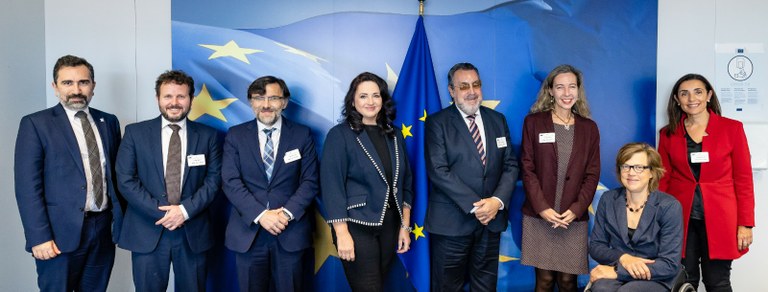 Foro de familia de los representantes del Grupo Social ONCE con la comisaria europea