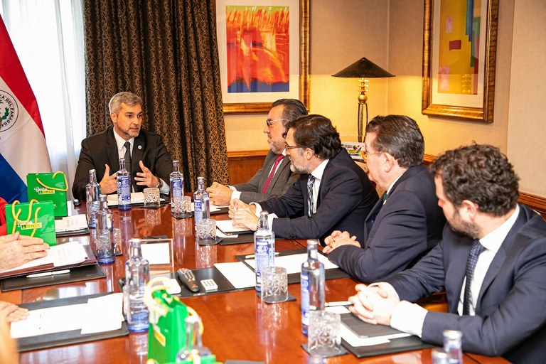 Momento del encuentro bilateral entre el gobierno de Paraguay y los representantes del Grupo Social ONCE