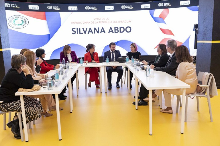 Momento de la visita de Silvana Abdo a la sede Por Talento Digital