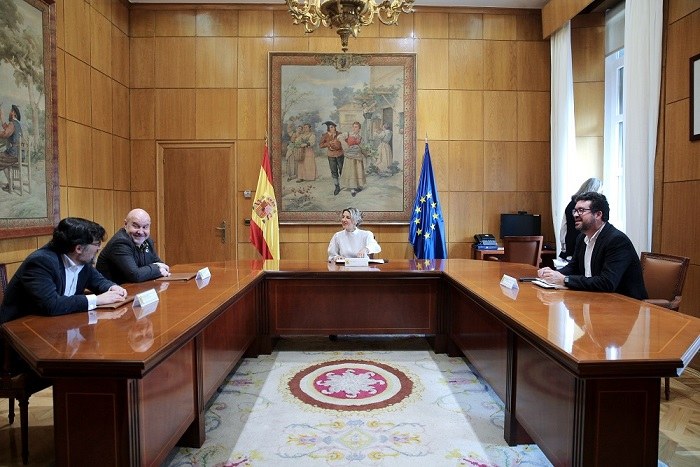 Momento de la reunión entre el CERMI y la ministra Díaz en la sede del MITES