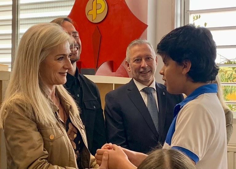 Patricia del Pozo saluda a Adam Barhom