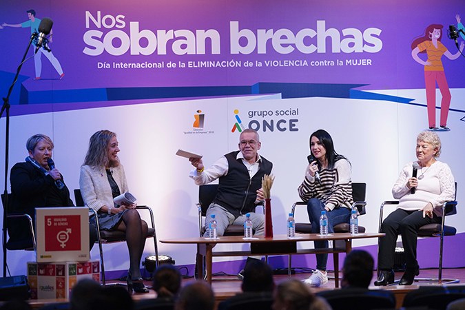 Participantes en el acto del 25 de noviembre