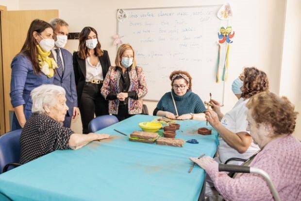 Momento de la visita de la responsable política a la residencia de Albacete