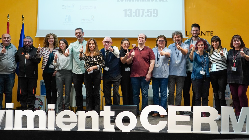 Participantes en el Congreso, junto a los representantes del CERMI