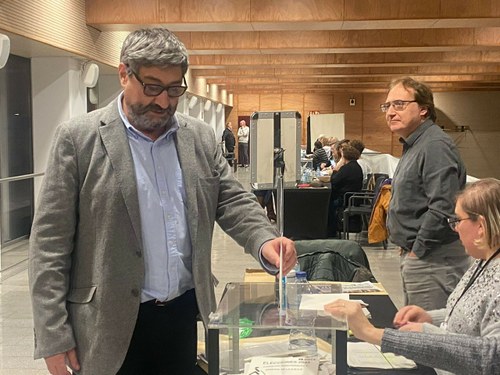 José Luis Pinto vota en la DT de Barcelona