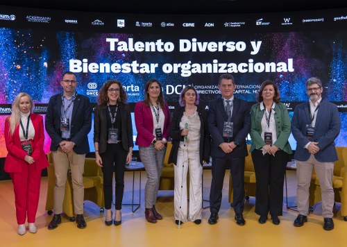 Foto de familia de los participantes en la presentación del estudio