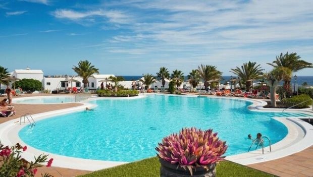 Imagen de la piscina del nuevo hotel en Lanzarote