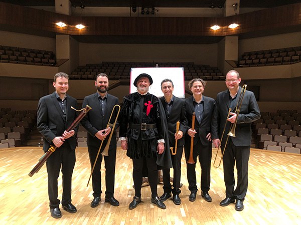 Josema Gómez junto a los ministriles