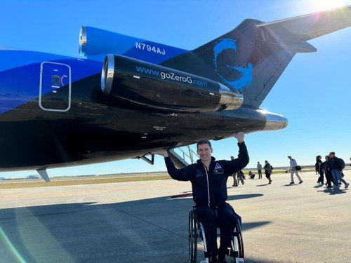 José Luis de Augusto junto al avión de Zero-G Corporation | Foto de José Luis de Augusto