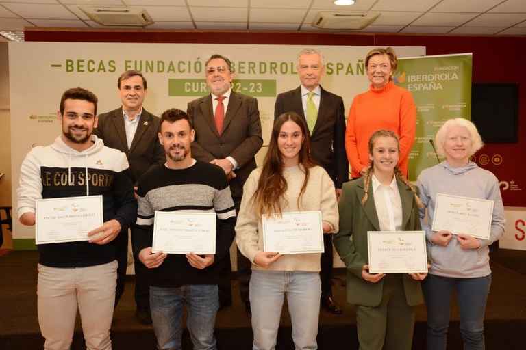 Foto de familia del acto de concesión de las becas Iberdrola