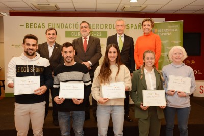 Foto de familia del acto de concesión de las becas Iberdrola
