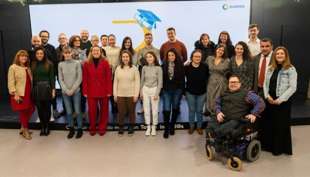 Foto de familia de los candidatos a puestos de las tiendas retail de Ilunion