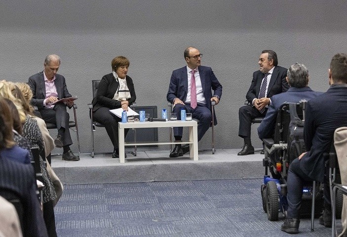 Mesa de Fitur en el momento de la intevención de Miguel  Carballeda