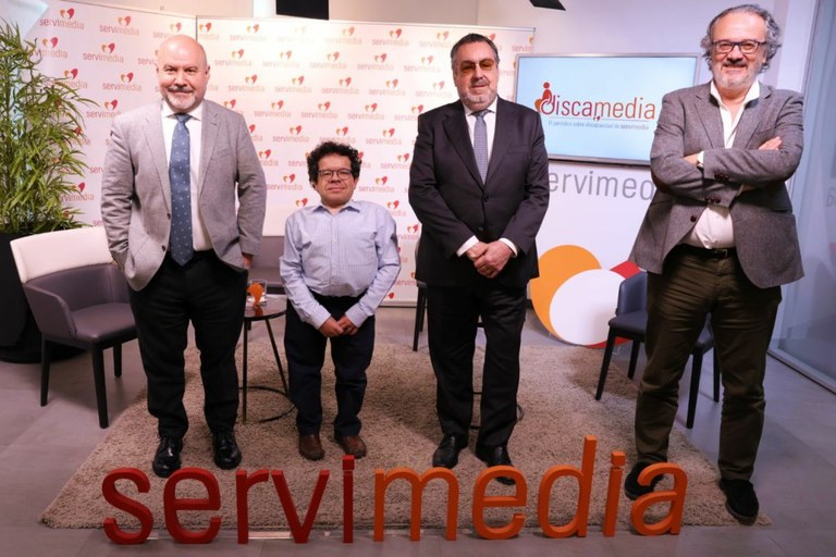 Foto de familia de la presentación de Discamedia