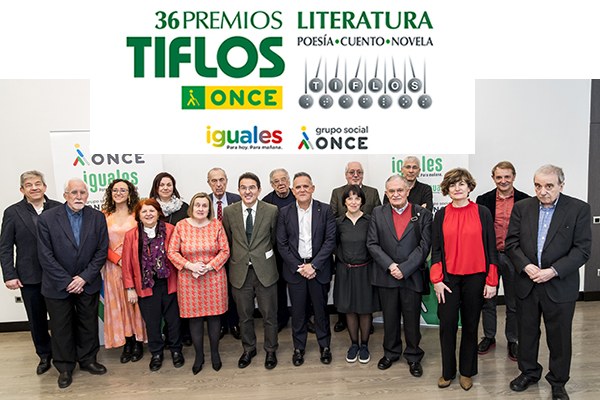 Foto de familia de todos los jurados
