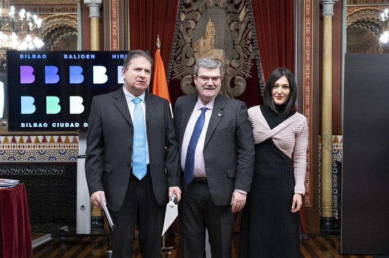 José Antonio Pérez, presidente del Consejo Territorial de la ONCE en Pais Vasco, junto a Aburto y Agirregoitia