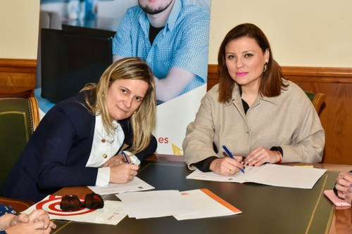 De izquierda a derecha, Delia Torralba y Catalina Herrero