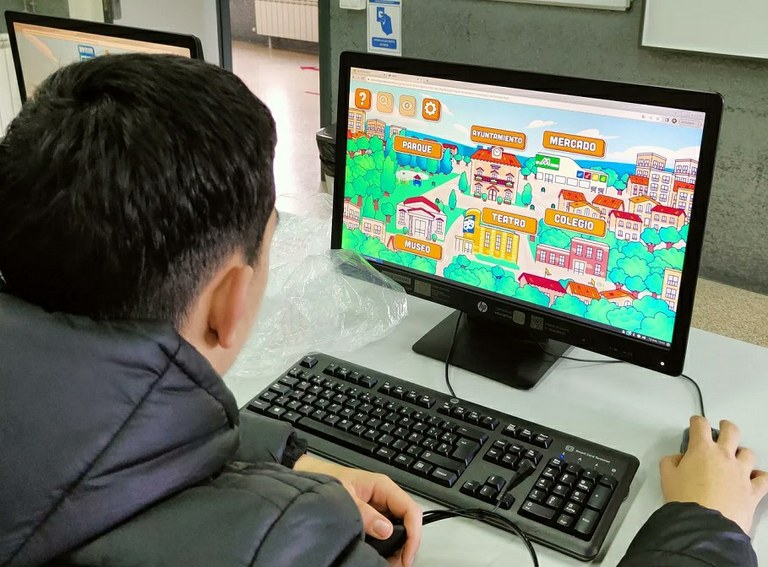 Escolar jugando a ONCITY