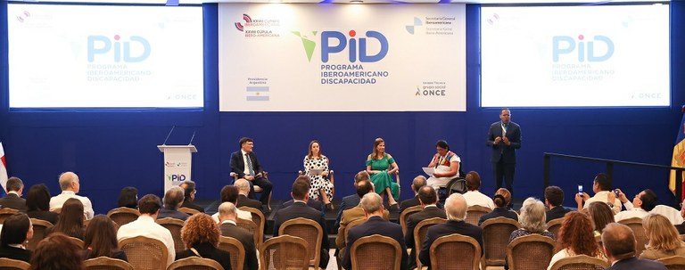 Momento de la participación de Alberto Durán durante el encuentro