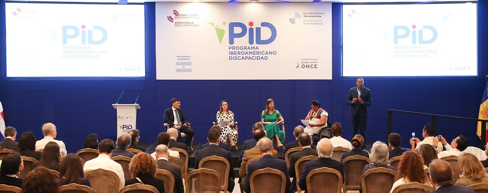 Momento de la participación de Alberto Durán durante el encuentro