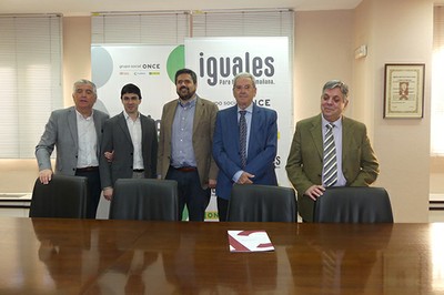 Foto de familia de la presentación del acuerdo