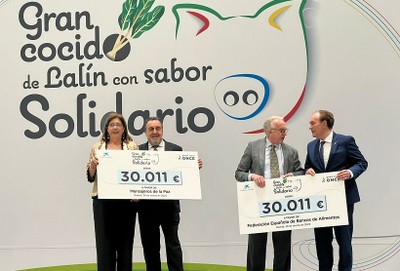 Miguel Carballeda y Xosé Crespo entregan cheques a Mensajeros de la Paz y la Federación de Bancos de Alimentos