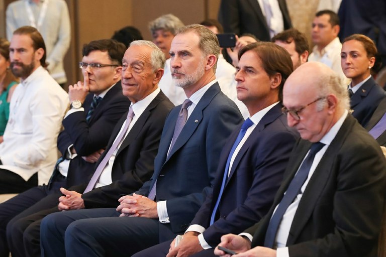 Alberto Durán junto a los presidentes de gobierno de Portugal y Uruguay y el rey Felipe VI