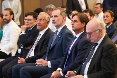 Alberto Durán junto a los presidentes de gobierno de Portugal y Uruguay y el rey Felipe VI (Foto Casa Real)