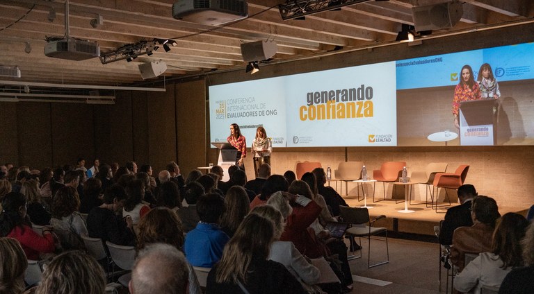Imagen de la conferencia internacional de evaluadores
