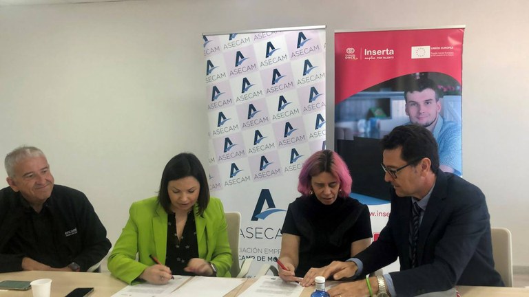 Momento de la firma del convenio  (Foto/ Las Provincias)