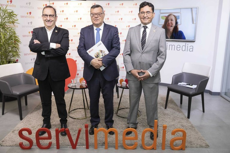Foto de familia de los intervinientes en la jornada 