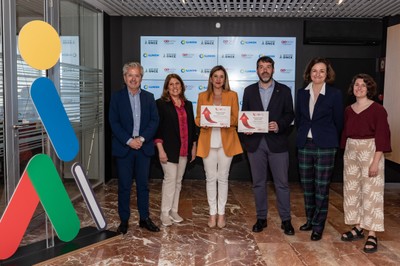 Los responsables de Ilunion reciben el reconocimiento CRECEE