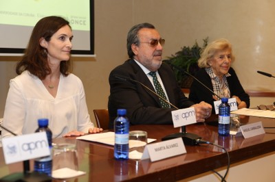 De izda a dcha, Marta Álvarez, Miguel Carballeda y Manuela Carmena